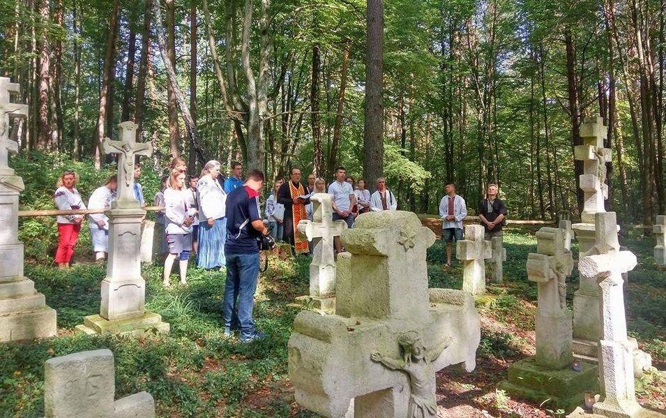 Na cmentarzu w Podemszczyźnie prace porządkowe wykonało Ukraińskie Stowarzyszenie „Wirij”.<br/>fot.www.horyniec.info.pl