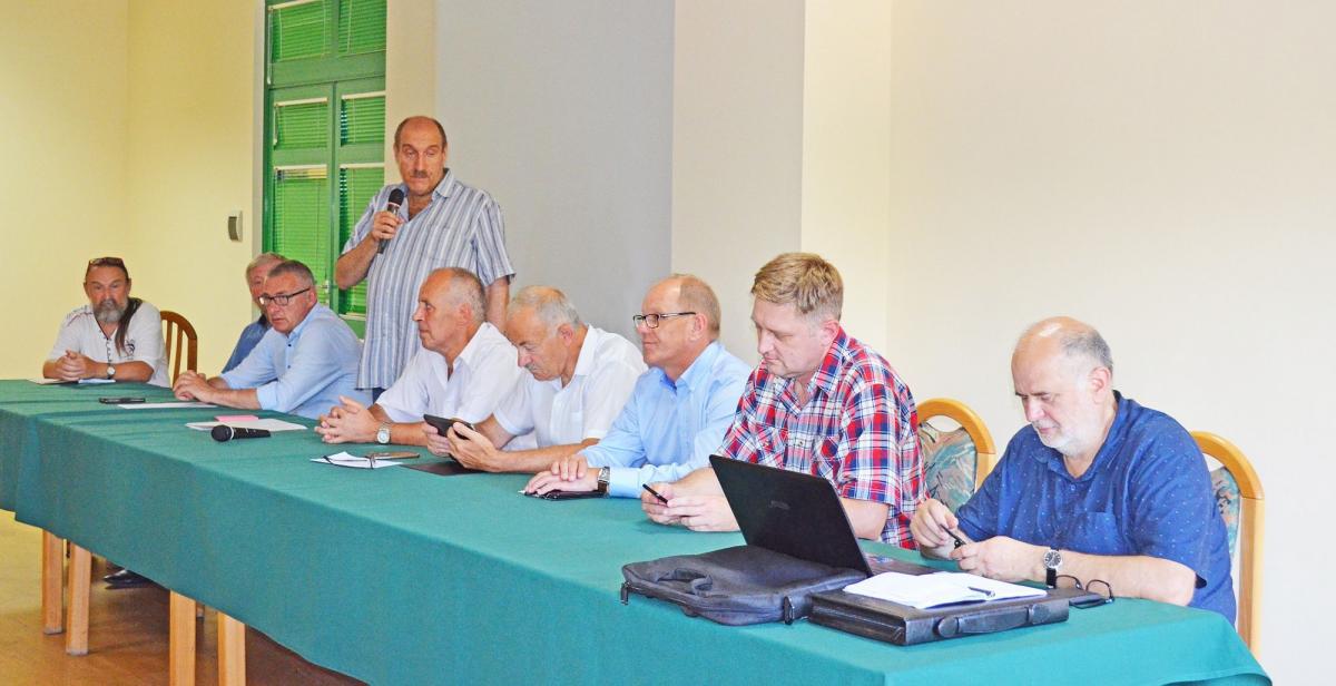 Rozpoczęła się kampania promocyjna na rzecz projektu ustawy zmieniającej ustawę „represyjną”. W spotkaniu z emerytami służb
mundurowych w Przemyślu wzięli udział: Koordynator OKIU na Podkarpacie Jacek Mykita, wieloletni dziennikarz, przewodniczący
Obywatelskiego Komitetu Inicjatywy Ustawodawczej FSS
