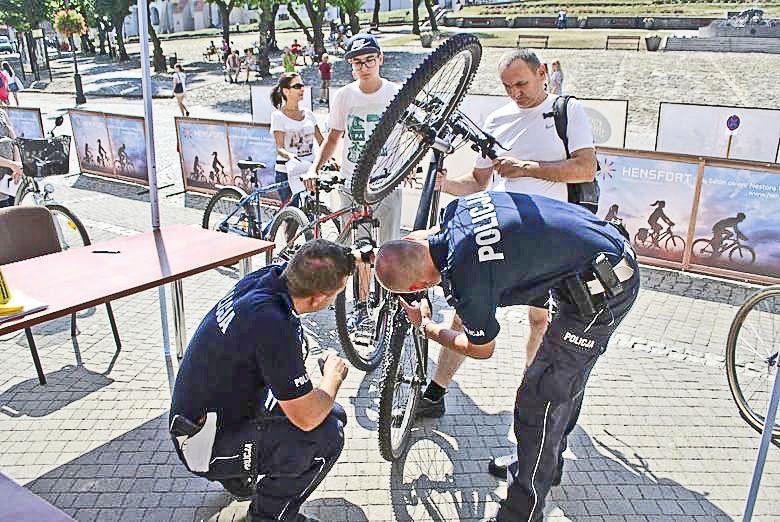 Podczas lipcowej akcji zarejestrowano 80 rowerów, miesiąc później ponad 100. <br/>fot.KMP Przemyśl