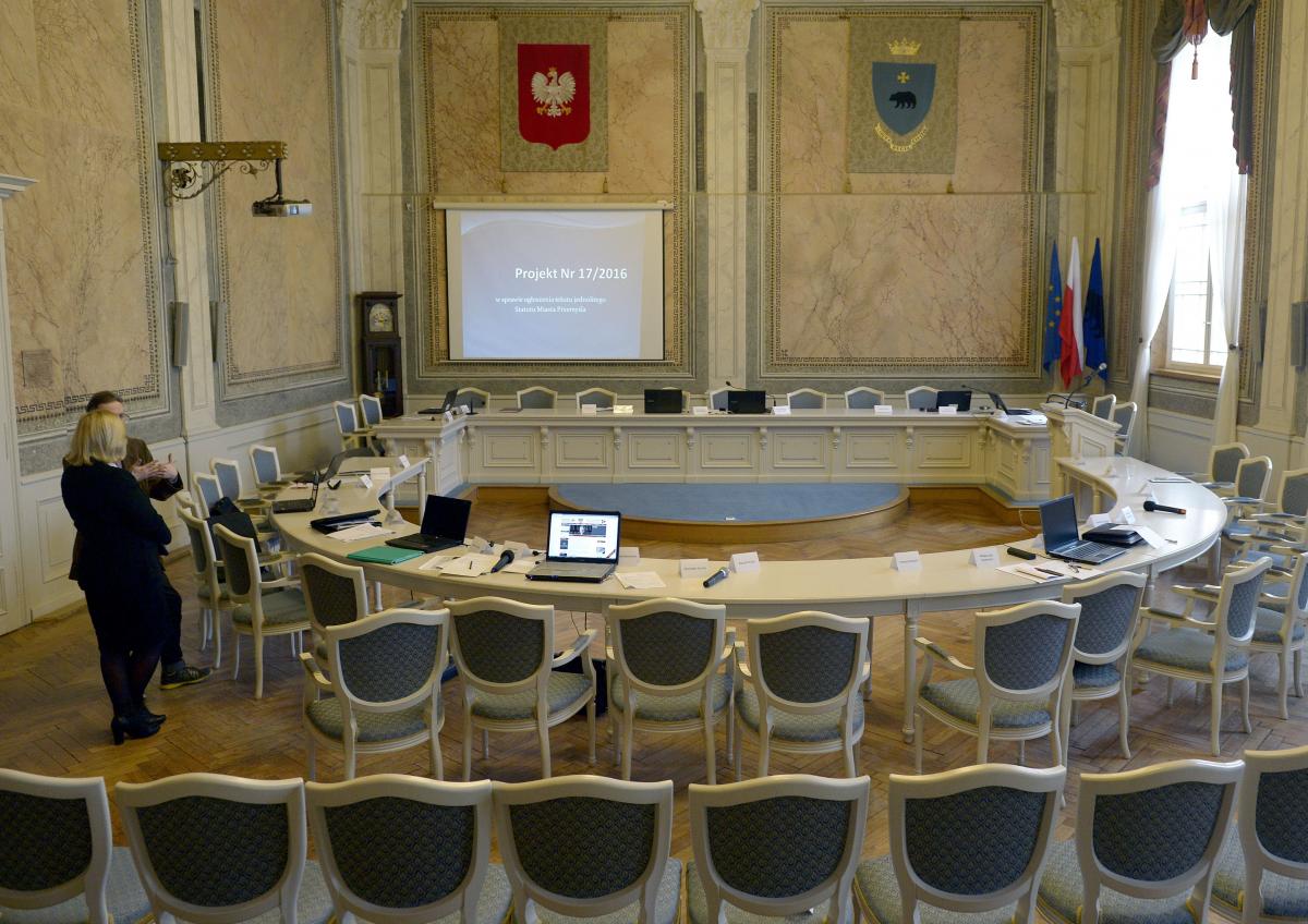 Przemyscy radni koalicji chętnie głosują nad projektami uchwał, ale – jak się okazuje – nie wszystkie przygotowane są rzetelnie.<br/>fot.zbiory własne