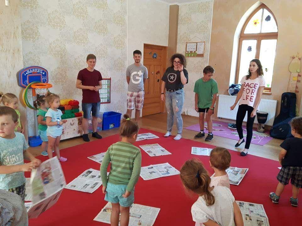 Przedszkolaki podczas zajęć z wolontariuszami Generacji Plus.<br/>fot.archiwum organizatora