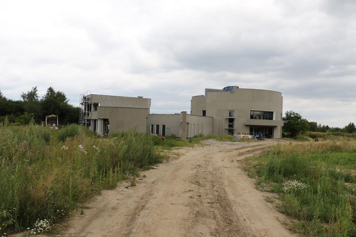 Kompleks budynków cmentarnych ma być gotowy jesienią.<br/>fot.UM Jarosław