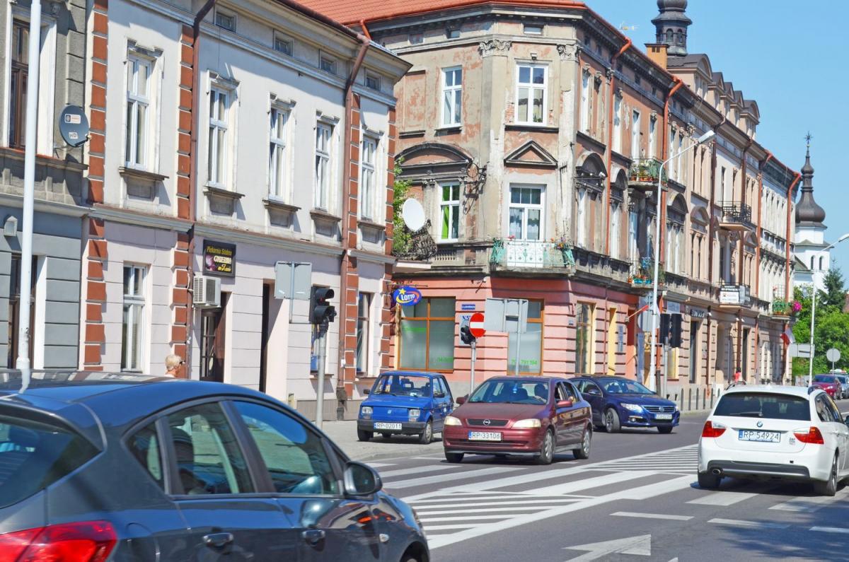 W tym miejscu i powyżej, na wysokości delikatesów, często dochodzi do potrąceń pieszych.<br/>fot.Aleksandra Białoń