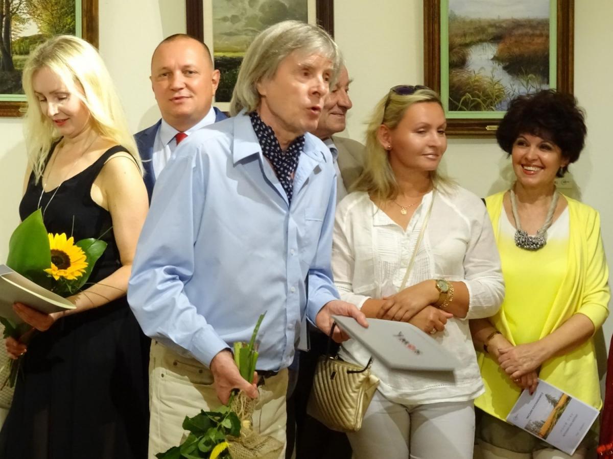 Wacław Kochanowicz podczas wernisażu wystawy „Jestem stąd”.