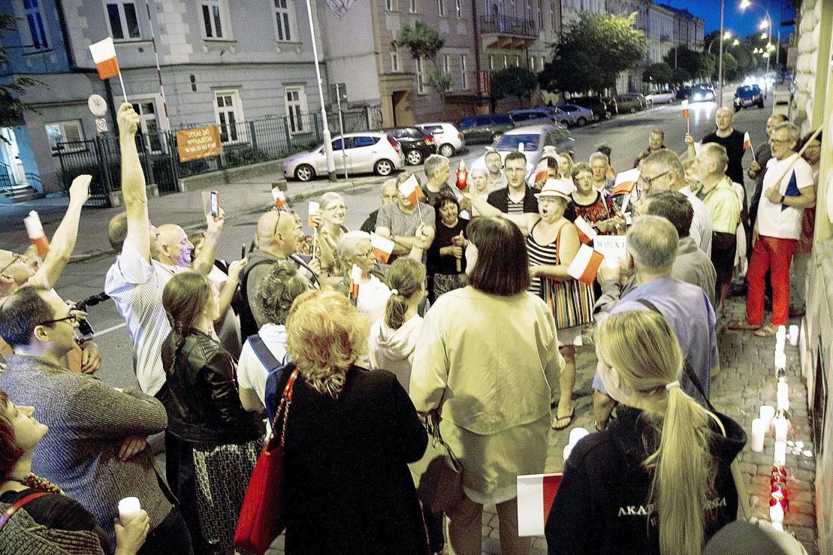 „Trzy razy weto” – skandowali protestujący.<br/>fot.Jacek Szwic