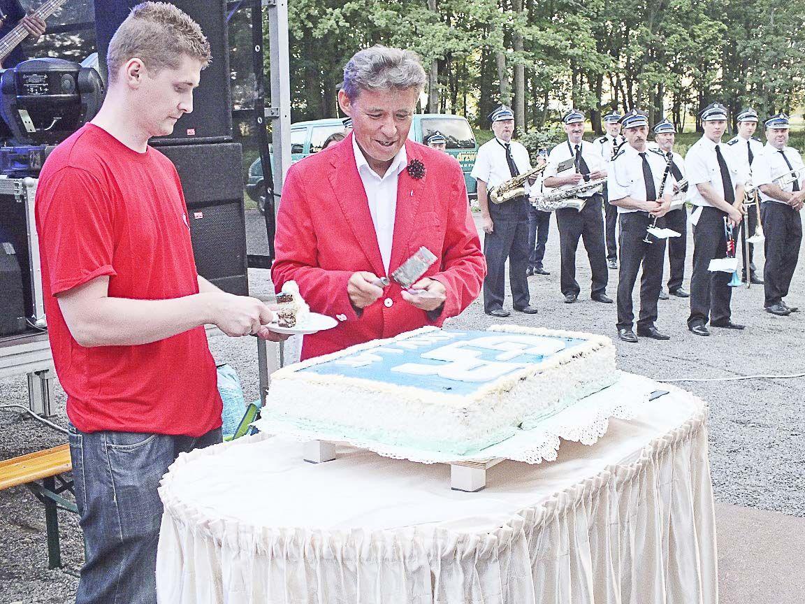 Podczas takiego wydarzenia nie mogło zabraknąć jubileuszowego tortu.<br/>fot.Barbara Zięba 