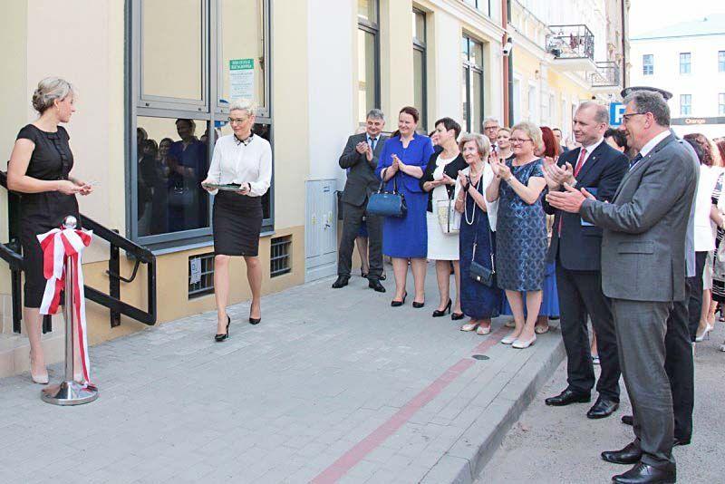 Nowa siedziba jarosławskiego sądu rejonowego jest nowoczesna, a co ważniejsze bezpieczna i funkcjonalna.<br/>fot.UM Jarosław