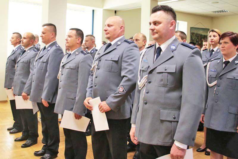 Awanse na wyższe stopnie odebrało 65 funkcjonariuszy jarosławskiej komendy policji.<br/>fot.KPP Jarosław