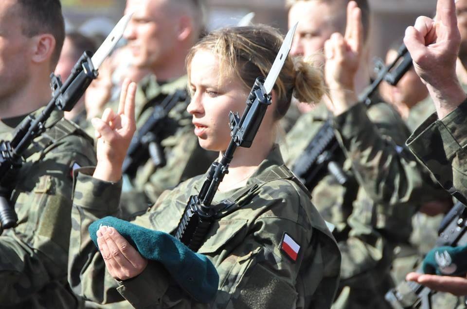Terytorialsi złożyli przysięgę i rozpoczęli służbę w Podkarpackiej Brygadzie WOT.<br/>fot.UM Jarosław