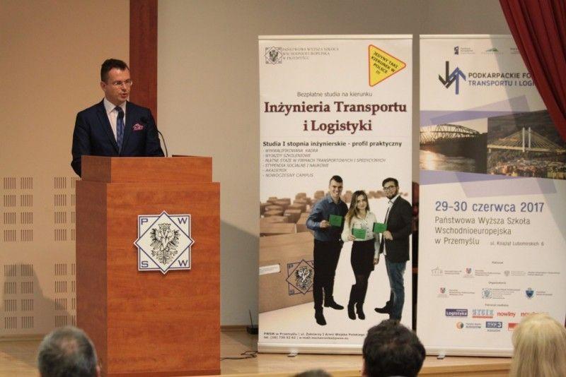 – Program Polska-Białoruś-Ukraina zainwestuje w województwie podkarpackim 6,75 milionów euro na rozbudowę drogi wojewódzkiej nr 885 w kierunku granicy z Ukrainą – powiedział wiceminister rozwoju Adam Hamryszczak.