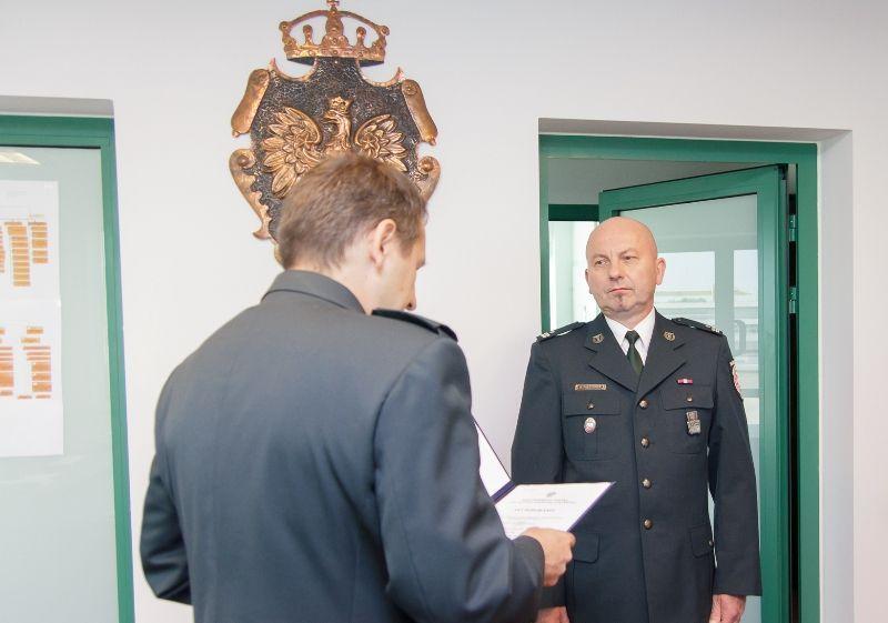 Powołanie Andrzeja Pasternaka na stanowisko naczelnika odbyło się w siedzibie Podkarpackiego Urzędu Celno-Skarbowego w Przemyślu z udziałem zastępcy dyrektora Izby Administracji Skarbowej w Rzeszowie podkom. Grzegorza Skowronka nadzorującego Pion Celno-Graniczny.<br/>fot.Podkarpacki Urząd Celno-Skar
