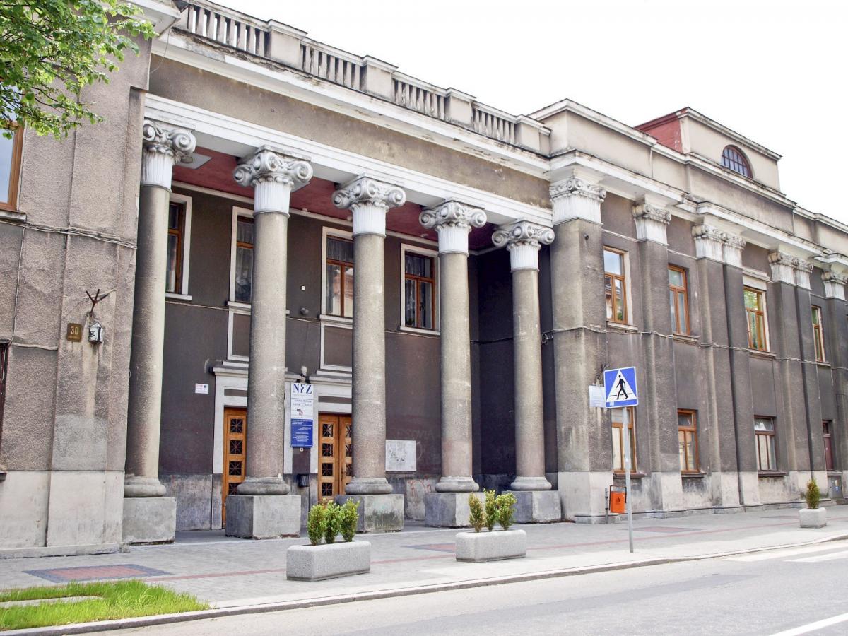 Spółka „PrzemPol” z Nehrybki stworzy projekt przebudowy obiektu przy ul. Mickiewicza w Przemyślu.<br/>fot.Mariusz Godos