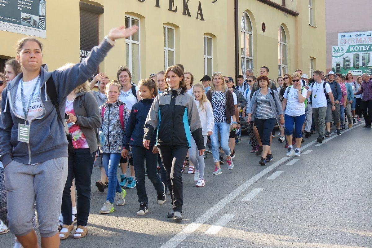 Pierwszego dnia z przeworską grupą pielgrzymował abp Adam Szal.<br/>fot.Barbara Chmura