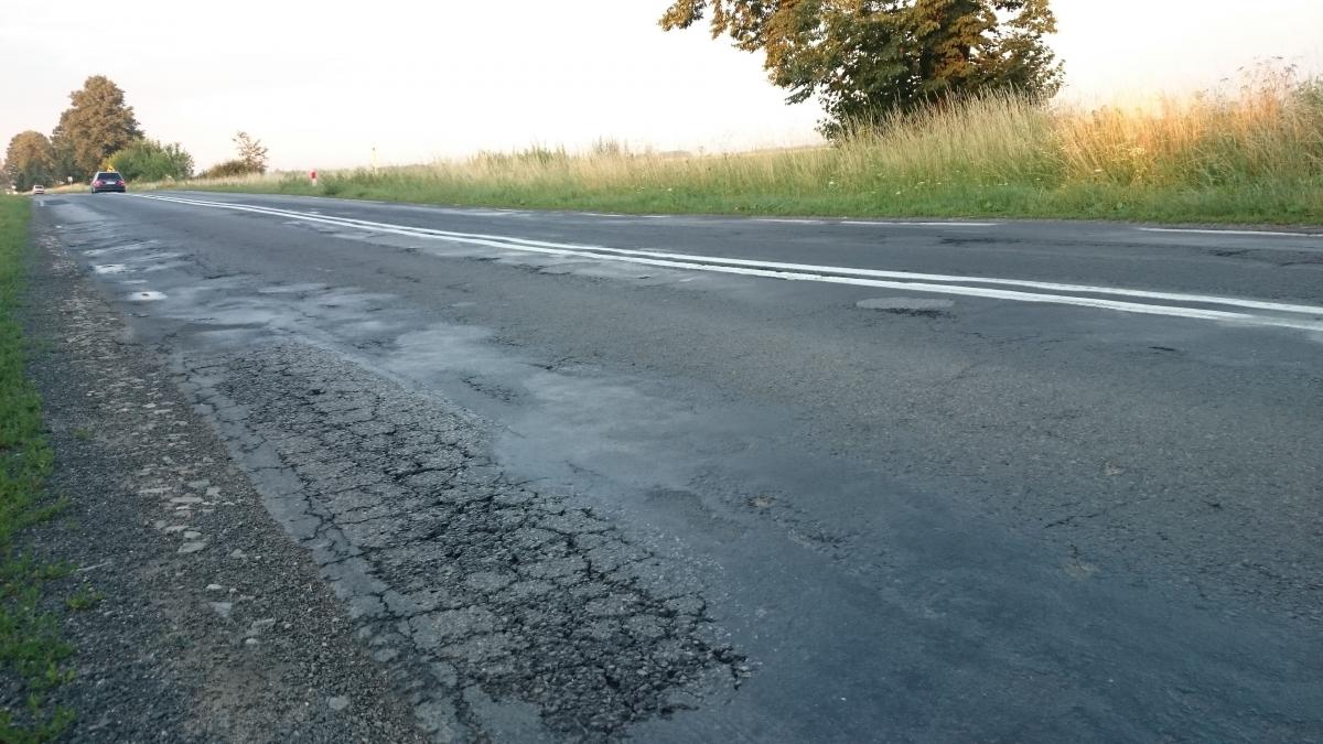 Droga wojewódzka nr 865 łączy powiat jarosławski z tomaszowskim w województwie lubelskim. Znaczna jej część przebiega przez powiat lubaczowski. Praktycznie na całej długości stan nawierzchni pozostawia wiele do życzenia. <br/>fot.Paweł Bugira