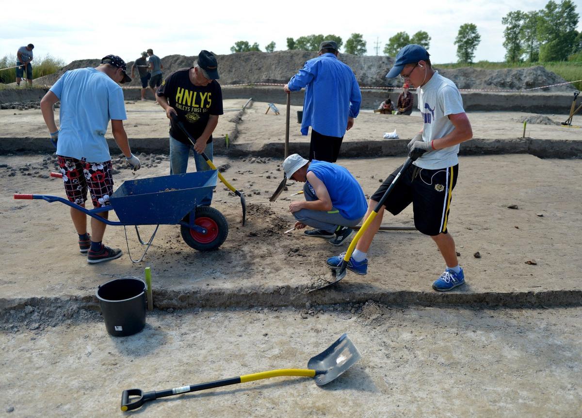Prowadzone badania grodziska w Chotyńcu potrwają zapewne kilka lat. Obecnie archeolodzy skupiają się na tzw. zolniku oraz zniszczonym wale.<br/>fot.zbiory własne
