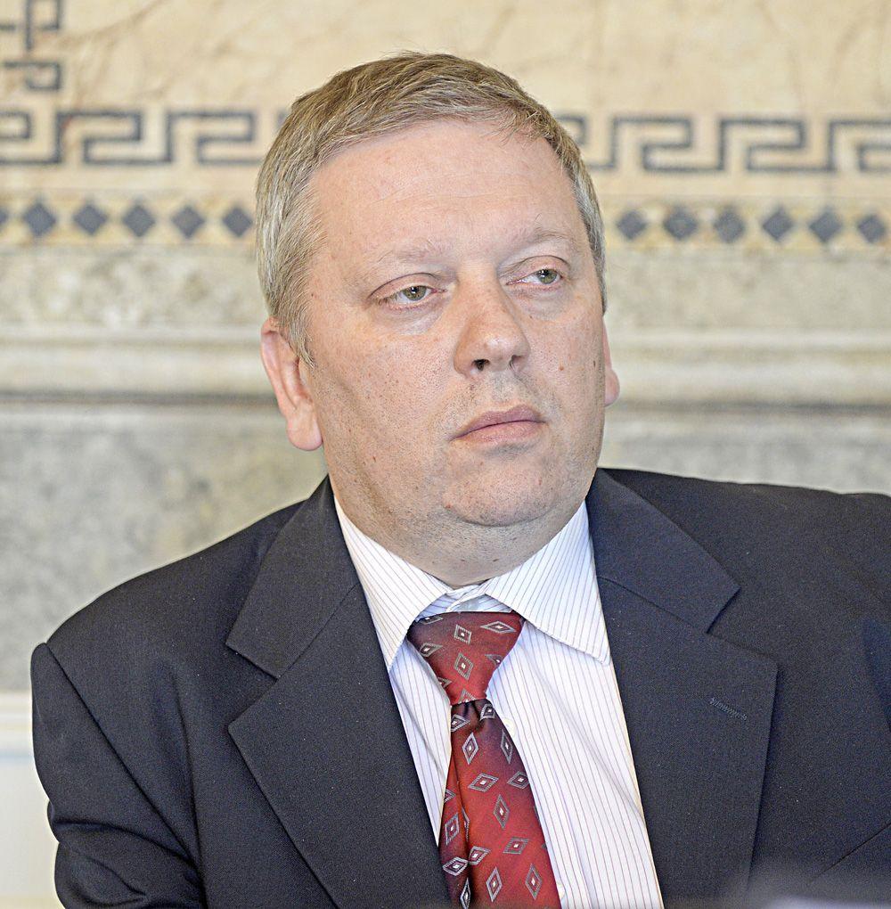 Dyrektor Wojewódzkiego Szpitala im. św. ojca Pio w Przemyślu Piotr Ciompa stwierdził, że dr n. med. M. Kuligowski jest jednocześnie kierownikiem oddziału psychosomatycznego szpitala i że wspomniany apel wysłał także m.in. sam do siebie, co powagi temu wystąpieniu nie dodaje.<br/>fot.zbiory własne