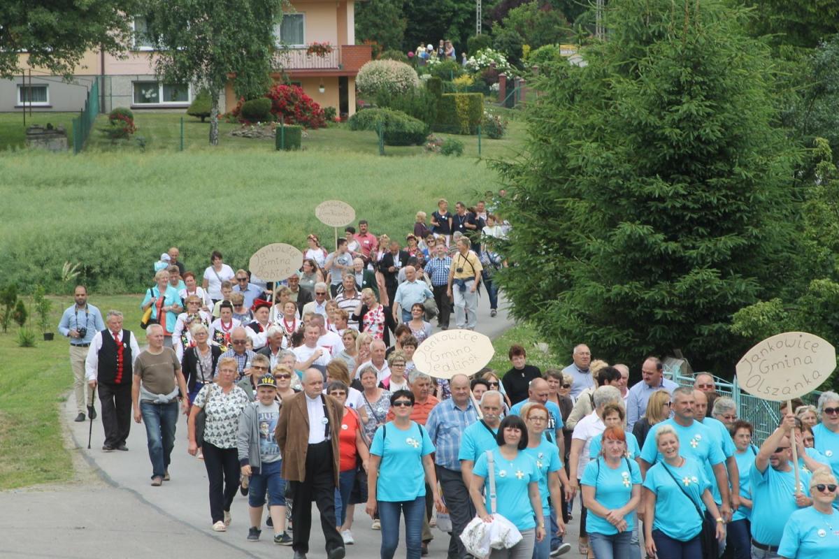 Do Jankowic przybyło 12 delegacji reprezentujących mieszkańców Jankowic z całej Polski.<br/>fot.Monika Maj-Lichończak