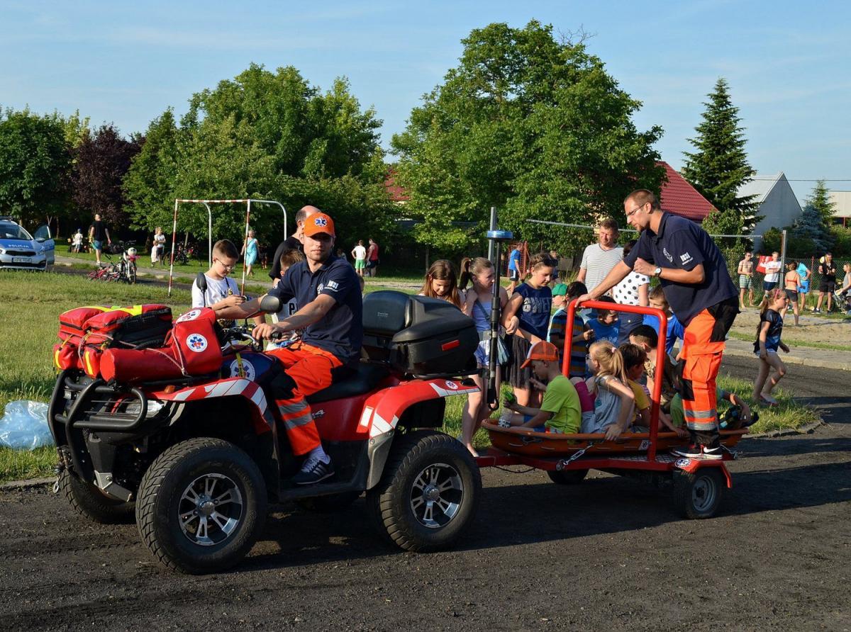 Jeszcze przed rozdaniem świadectw, we wtorek, 27 czerwca, uczniowie „piętnastki” poczuli przedsmak wakacji, relaksując się podczas szkolnego festynu. <br/>fot.Aleksandra Białoń