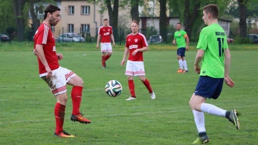 Walerij Sokołenko (z lewej) w dalszym ciągu będzie grającym trenerem KS Wiązownica.<br/>fot.Natalia Styś