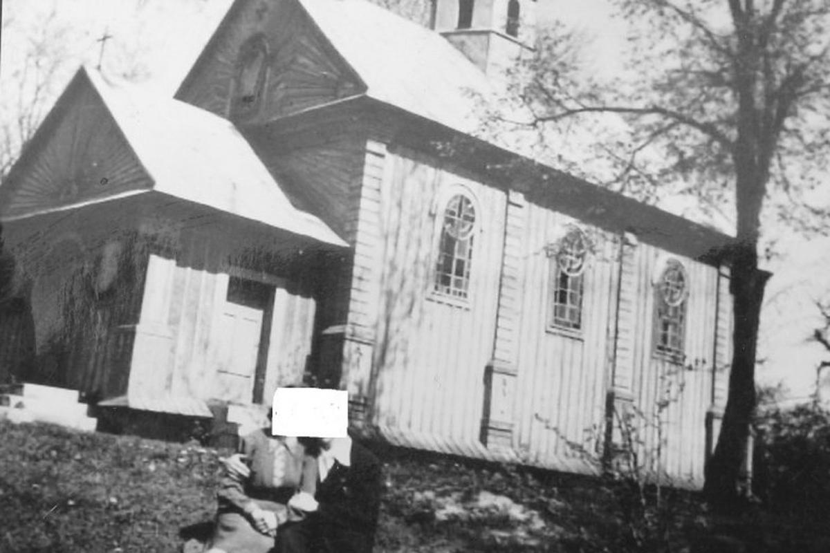 Fotografia cerkwi w Trójczycach z lat 1950 – 1960 ze zbiorów prywatnych. 