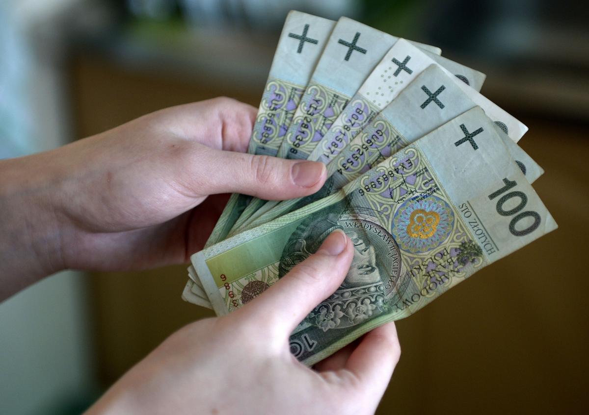 Za podrabiane dokumenty tożsamości przestępcy inkasowali po kilkaset złotych za sztukę. W jednym przypadku za 4 paszporty wzięli łącznie 8 tysięcy złotych.<br/>fot.zbiory własne