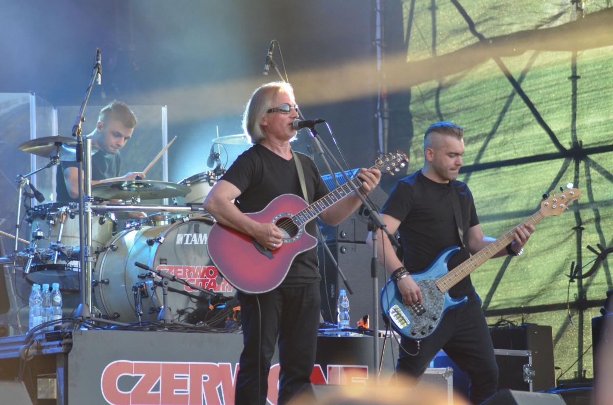 W niedzielę publiczność bawiła się w rytm melodii legendarnych Czerwonych Gitar.<br/>fot.Agata Sykała