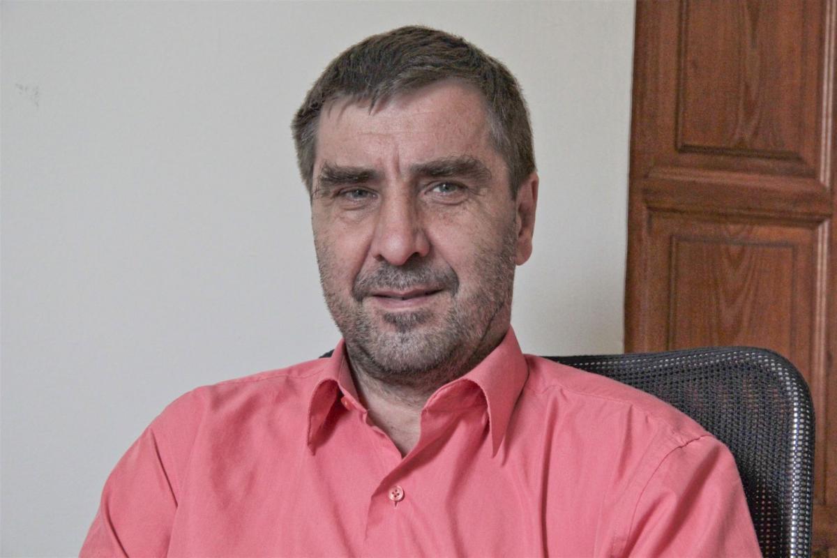 – Po co kupiono grzejniki? – pyta radny Mariusz Walter.<br/>fot.Roman Kijanka