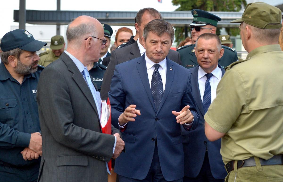Spotkaniu przewodniczyli: Marek Kuchciński, marszałek Sejmu RP (centrum) i Norbert Lammert, przewodniczący Bundestagu (drugi z lewej).<br/>fot.zbiory własne