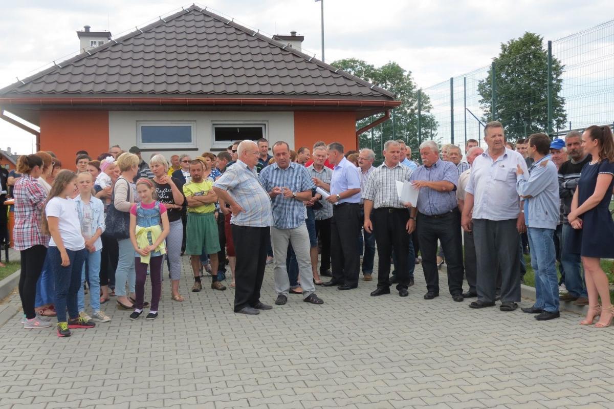 Mieszkańcy Gniewczyny nie chcą asfaltowni w pobliżu domów, placu zabaw i orlika. Boją się powstania tej inwestycji ze względu na szkodliwość dla zdrowia ludzi i dla środowiska. <br/>fot.Barbara Chmura