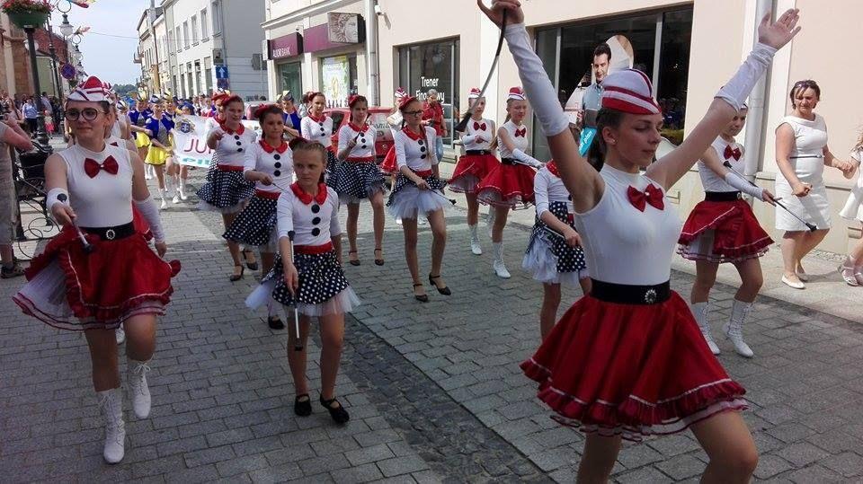 Udział w przeglądzie był dla trynieckich mażoretek dużym wyzwaniem, dlatego zdobycie drugiego miejsca jest dla nich bardzo motywujące.<br/>fot.UG Tryńcza