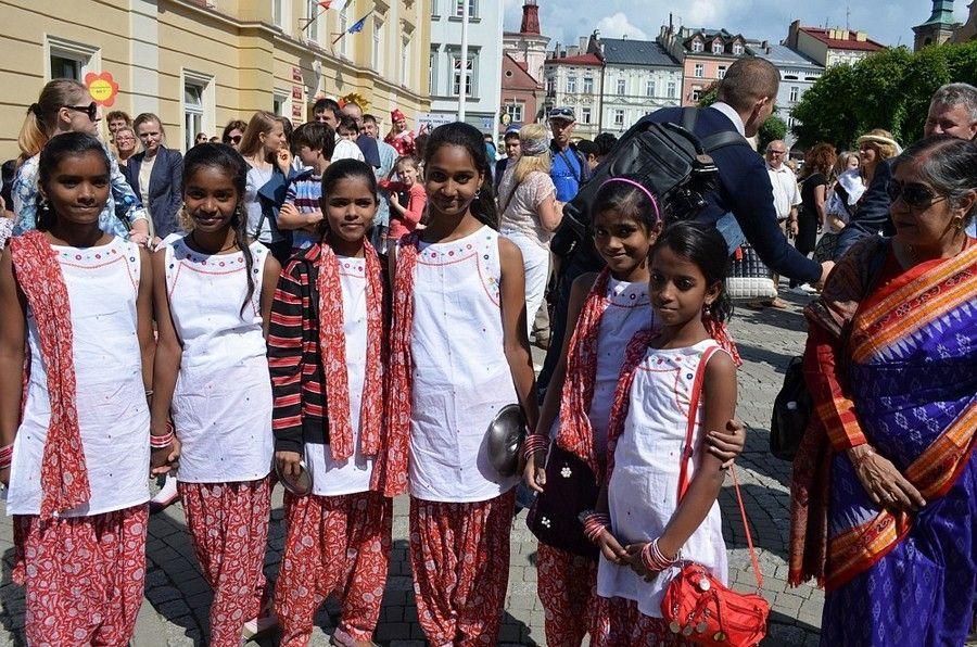 Mali goście z różnych części świata zawsze przywożą ze sobą mnóstwo energii i dobrych emocji. Można się było o tym przekonać w ubiegłym roku.<br/>fot.archiwum
