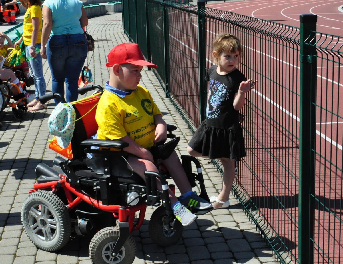 Nie ma dzieci niepełnosprawnych. Są jedynie mniej lub bardziej sprawne i że one również zasługują na to, aby móc czynnie uczestniczyć w codziennym życiu i mieć prawo do uśmiechu. <br/>fot.ze zbiorów własnych