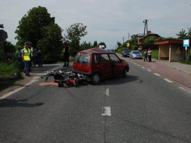 Policjanci wyjaśniają okoliczności wypadku drogowego, do którego doszło w Majscowej.<br/>fot.KPP Jasło