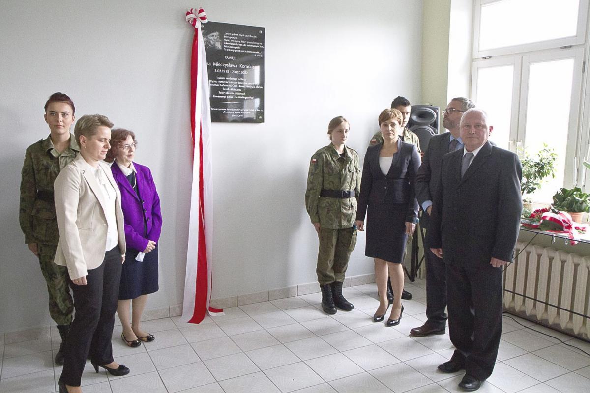 Moment odsłonięcia tablicy poświęconej Janowi Komskiemu.<br/>fot.Jacek Szwic