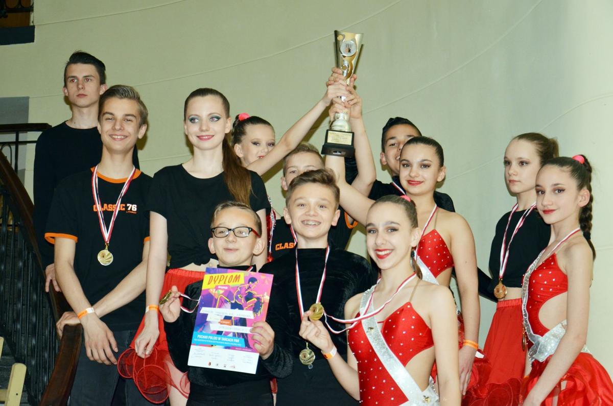 Formacja taneczna A – Z. 1 miejsce w latin show 12 – 15 lat.<br/>fot.ze zbiorów Szkoły Tańca A – Z
