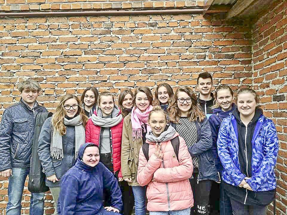 Zespół „Bella Voce” składa się z 12 osób: perkusisty, skrzypaczki, saksofonisty, gitarzystek oraz wokalistów. Muzyków prowadzi Tadeusz Kałamarz.<br/>fot.zbiory Bella Voce