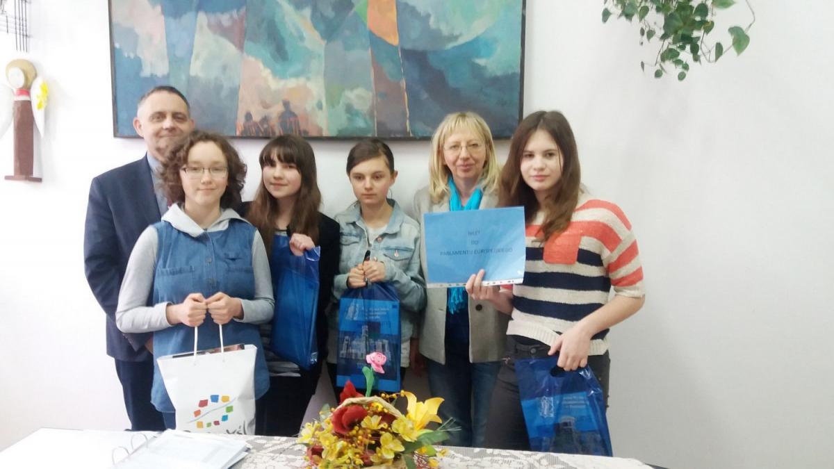 Od lewej: Bogusław Klisowski, Magdalena Opałka, Oliwia Ogonowska, Ilona Chamot, dr Elżbieta Dybek, Celina Pinkowicz.<br/>fot.archiwum organizatora