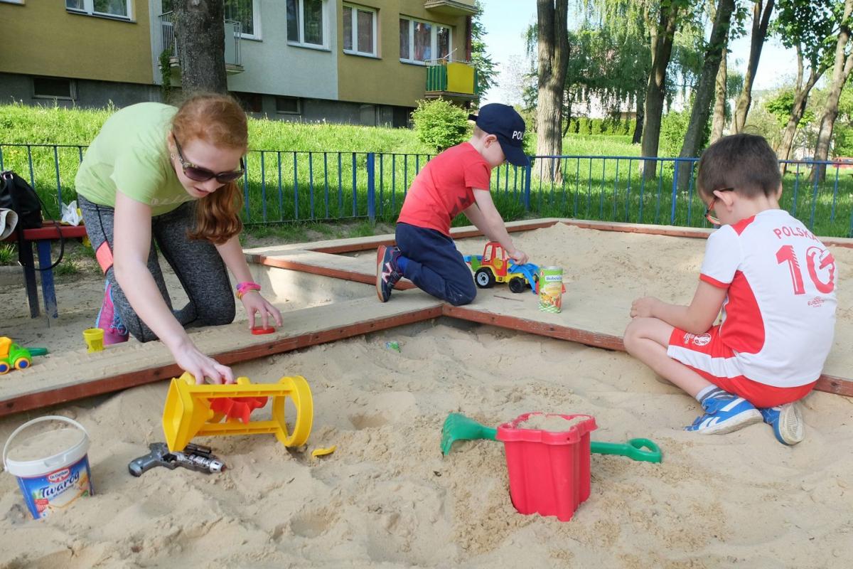 Jedna z wzorcowych piaskownic na osiedlu Warneńczyka.<br/>fot.Jacek Szwic