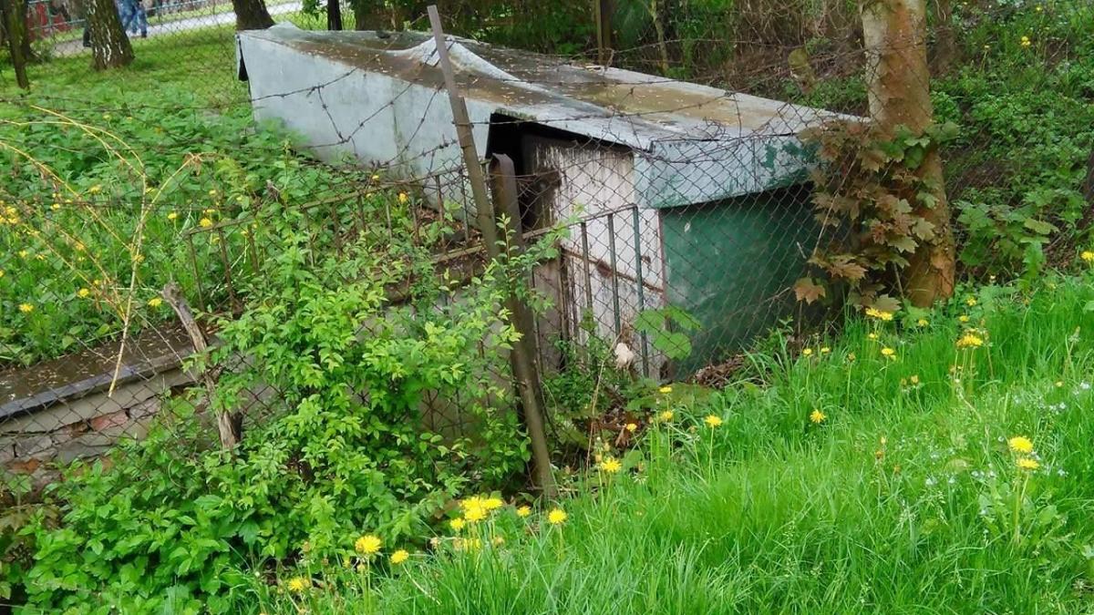 Nieczynny od wielu lat węzeł ciepłowniczy przy ulicy Glazera 32 zostanie rozebrany, a teren wokół uporządkowany.<br/>fot.ze zbiorów własnych