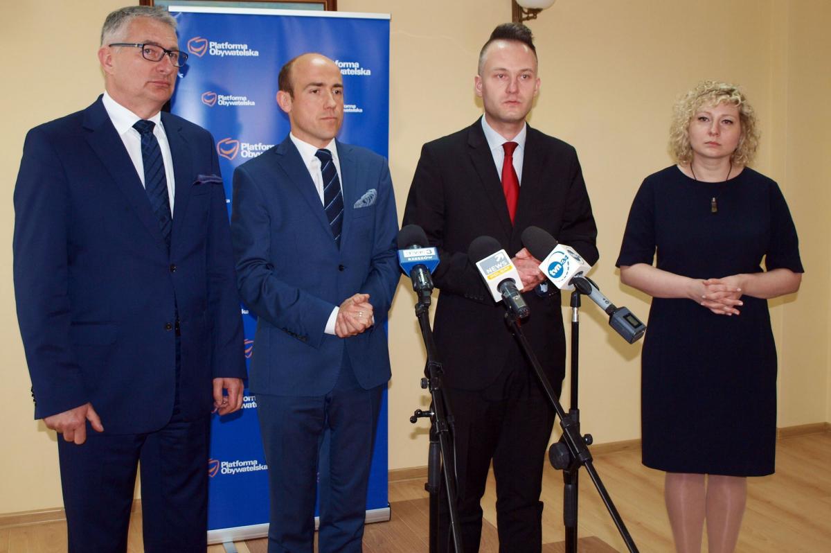 Od lewej: Marek Rząsa, Borys Budka, Kamil Kurosz i Marta Golbik.<br/>fot.Mariusz Godos