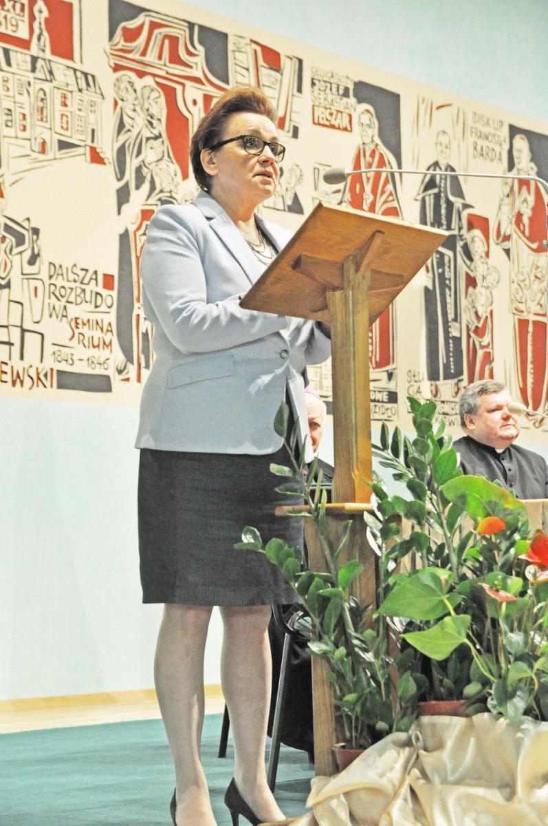 Minister edukacji narodowej Anna Zalewska była gościem XI Kongresu Nauczycieli i Wychowawców. Jego organizatorami byli: Wydział Nauki Katolickiej Kurii Metropolitalnej w Przemyślu, Podkarpackie Centrum Edukacji Nauczycieli w Rzeszowie i Zgromadzenie Księży Michalitów.<br/>fot.BR 
