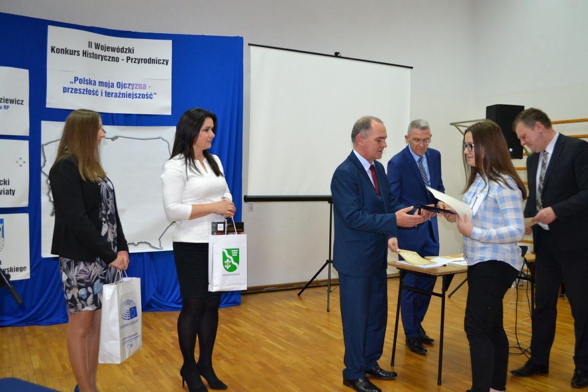 Laureaci i finaliści otrzymali atrakcyjne nagrody rzeczowe i statuetki.<br/>fot.Barbara Zięba 