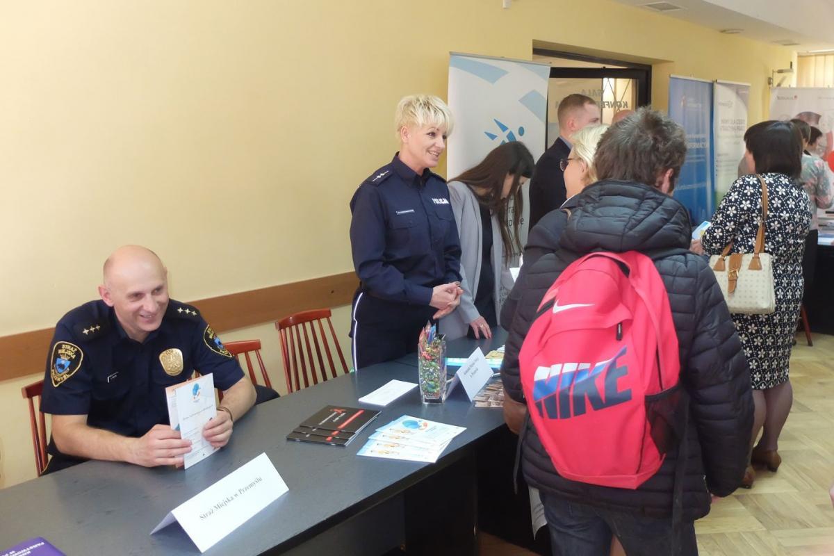 Wśród wystawców byli również przedstawiciele służb mundurowych: Straży Miejskiej, policji, Straży Granicznej oraz Krajowej Administracji Skarbowej.  <br/>fot.Jacek Szwic