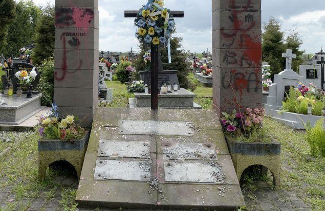 Pomnik postawiono w 1994 roku.Jego zdemontowane elementy zostały złożone na terenie należącym do gminy Stubno.<br/>fot.zbiory własne