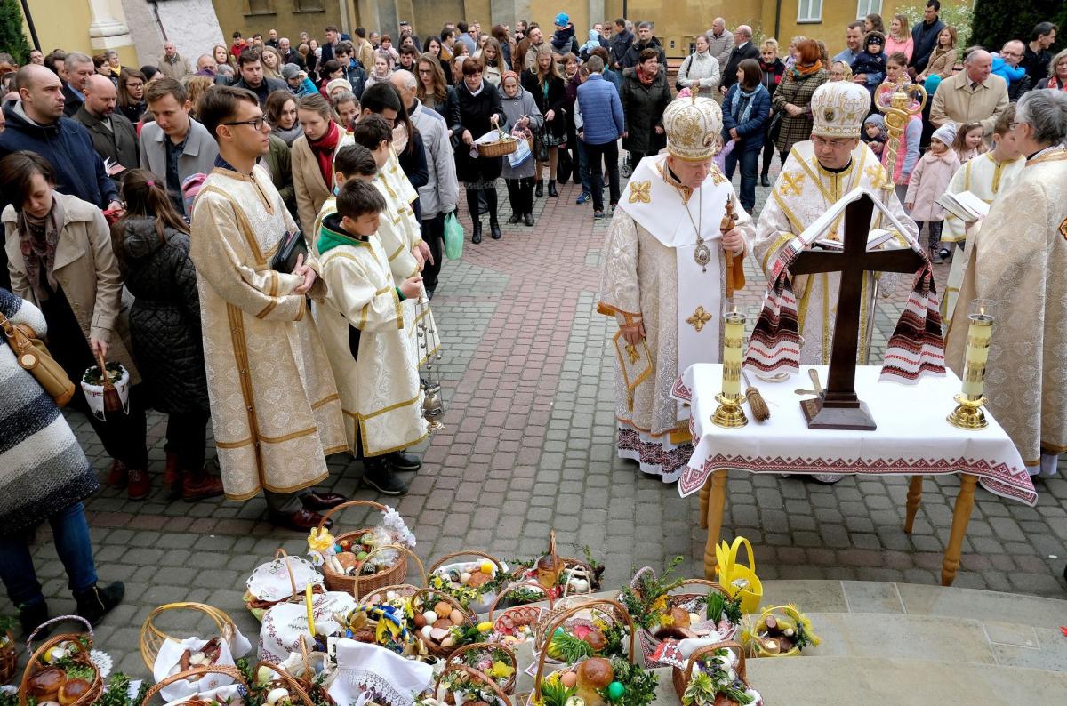 W Wielką Sobotę metropolita ks. arcybiskup Eugeniusz Popowicz i jego poprzednik ks. arcybiskup Jan Martyniak poświęcili pokarmy.<br/>fot.zbiory własne