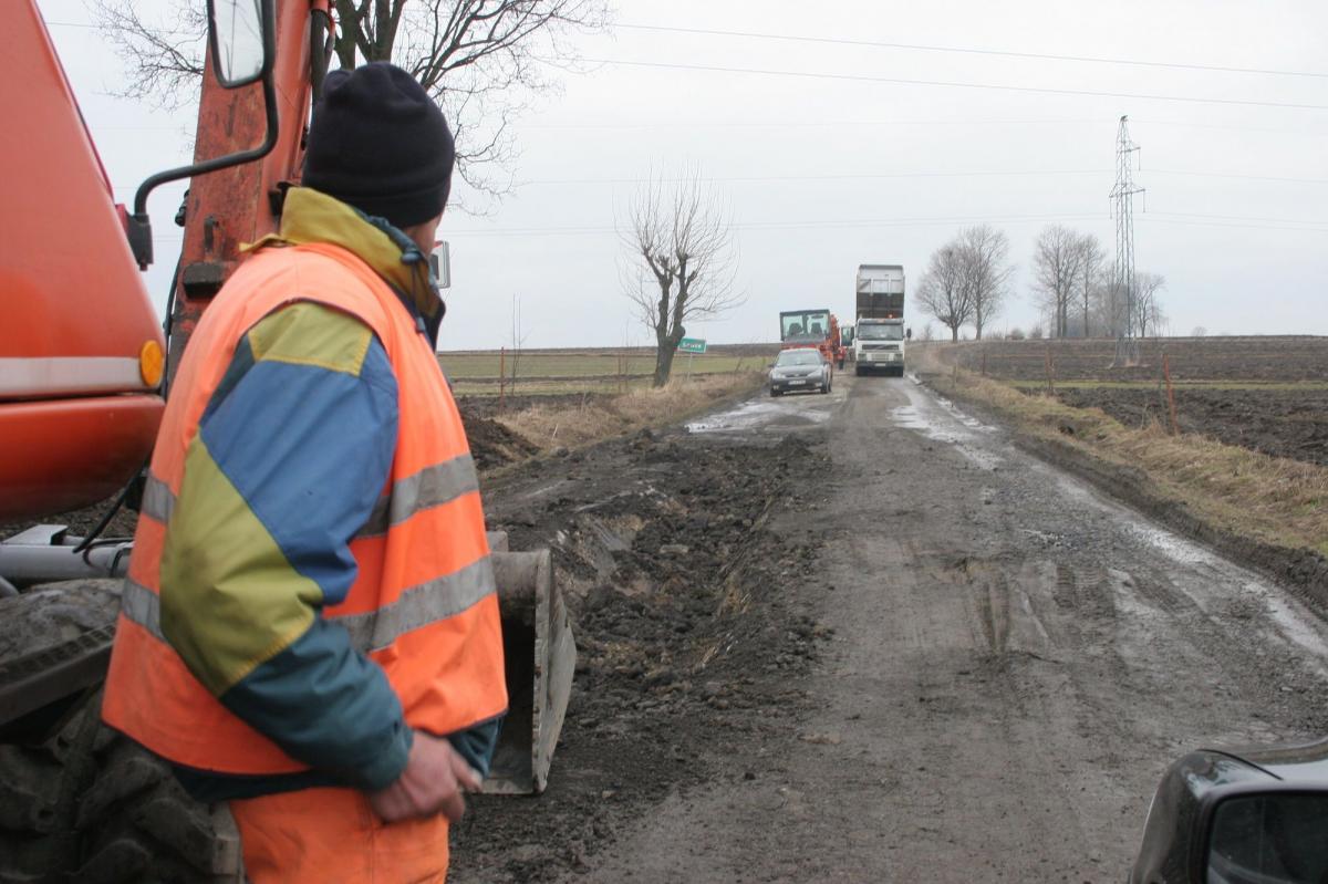 Ponad 8 mln zł przeznaczono na poprawę dróg zarządzanych przez powiat jarosławski.<br/>fot.Roman Kijanka