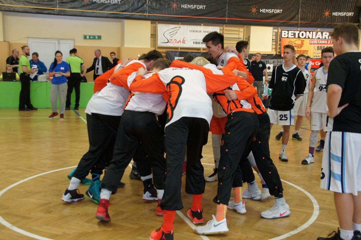 Radość przemyślan po awansie do półfinału Mistrzostw Polski U-18.<br/>fot.www.facebook.com/Niedźwiadki-Hensfort Przemyśl