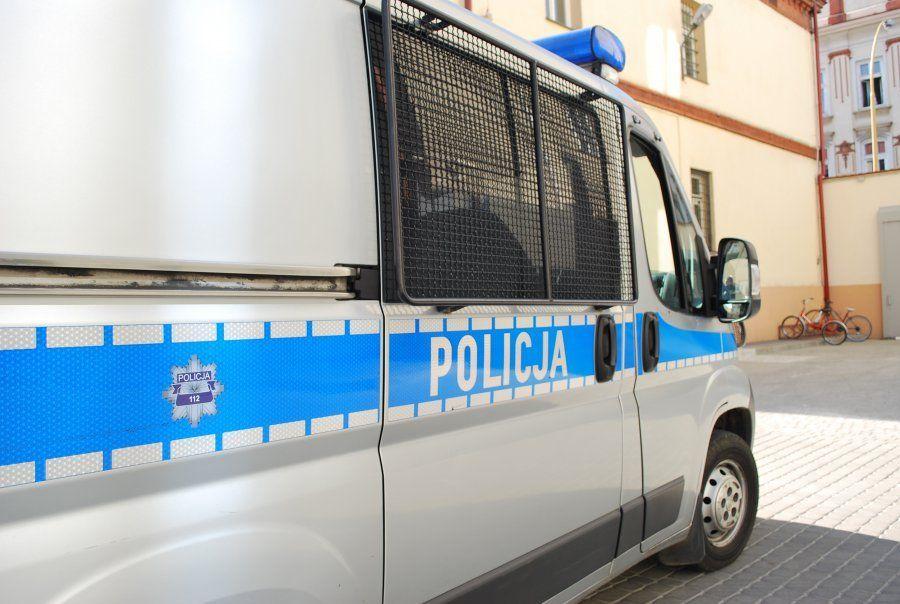 14 osób zatrzymanych, zabezpieczone komputery, tablety, dyski twarde, ponad 2 tys. płyt CD i DVD, pendrivy, karty pamięci, telefony komórkowe - to wynik operacji „Latina” przeprowadzonej w całym kraju, wymierzonej w rozpowszechnianie pornografii dziecięcej w Internecie.<br/>fot.KWP Rzeszów