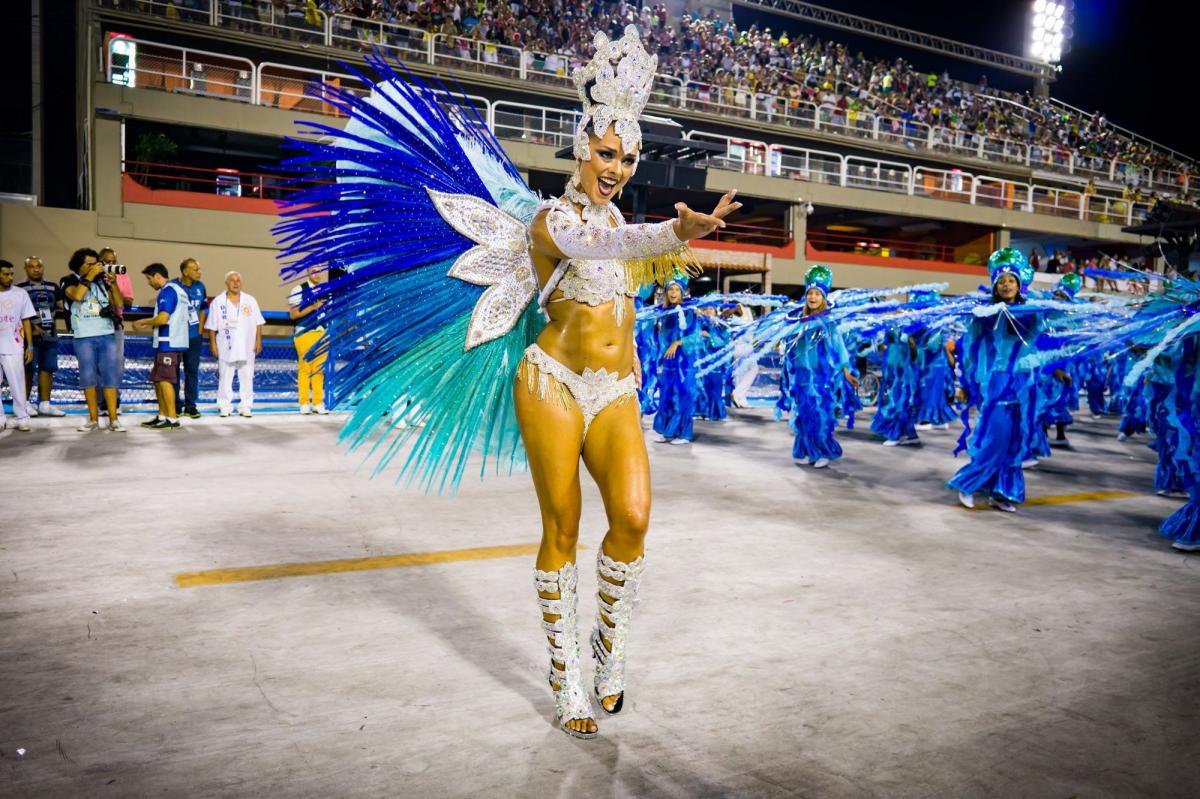 Katarzyna „Kashira” Stocka jako muza podczas karnawałowej parady na sambodromie w Rio de Janeiro.<br/>fot.ze zbiorów Andżeliki Ochenduszko