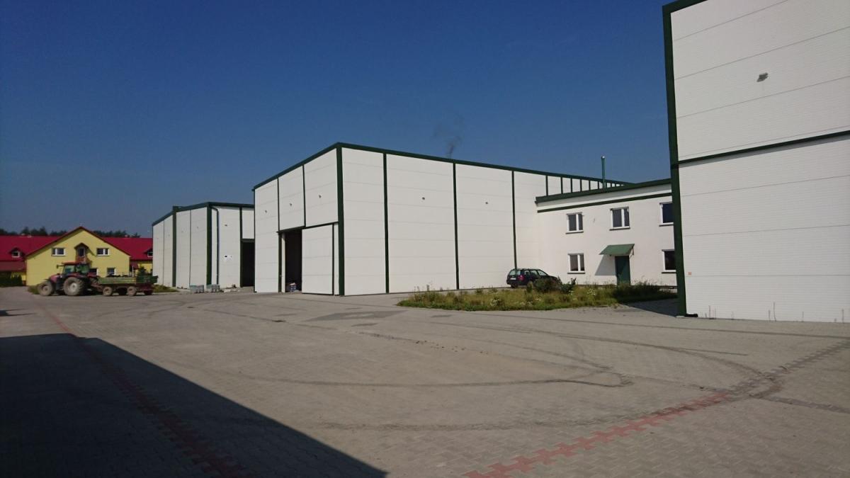 Na terenie byłego PGR w Starym Dzikowie obecnie prężnie funkcjonuje ekologiczne gospodarstwo „Ekorodzina”.